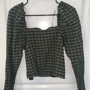 Puff sleeved cropped blouse